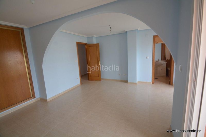 Foto a7027bfb-5419-4320-a24a-f8c092b69dbf. Casa adossada amb aparcament a Benferri