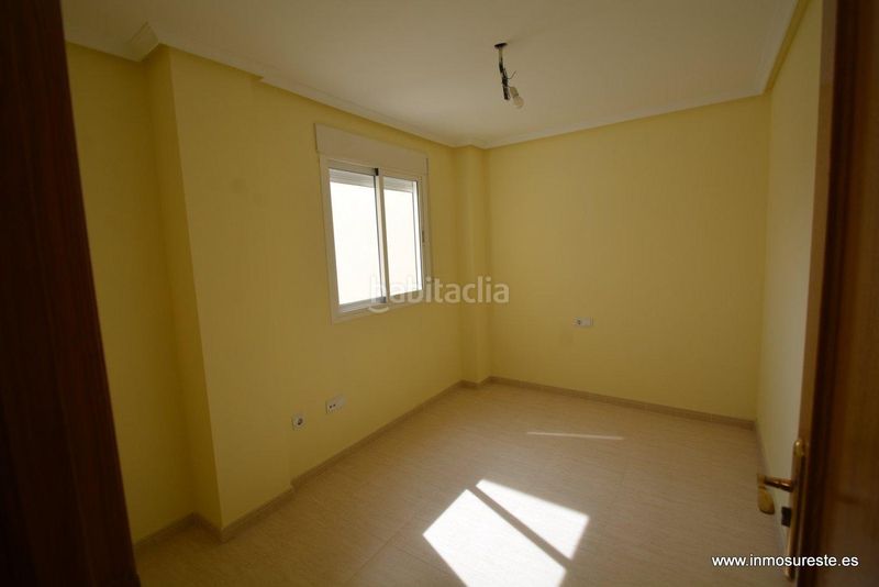 Foto d98e5dff-4cf7-490b-ace2-d284274f2201. Casa adossada amb aparcament a Benferri