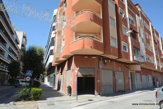 Local Comercial a Orihuela Ciudad. Local comercial a dos calles en orihuela, frente a la plaza de t