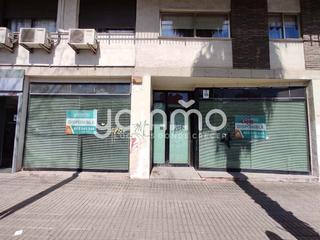 Lloguer Local Comercial a Avda de Madrid - Pº de la Estación. Se alquila local comercial de 200 m2 frente al parking de la vic