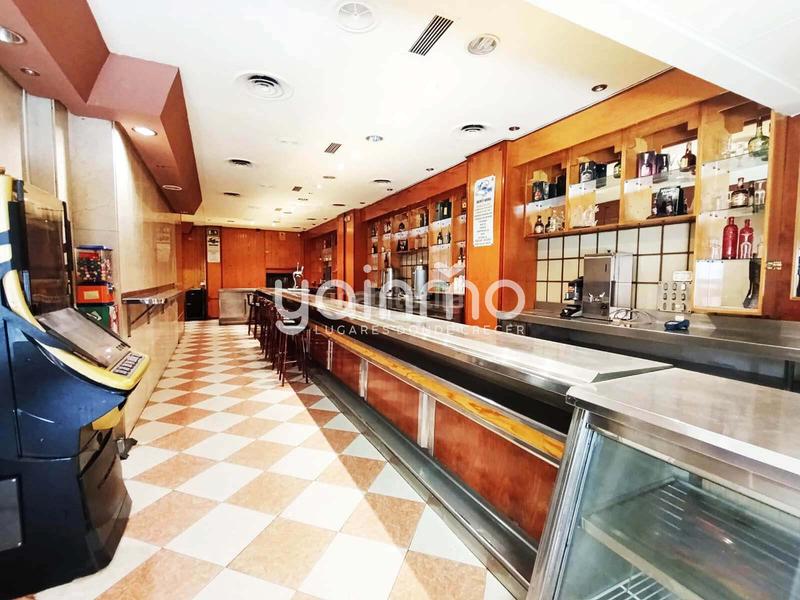 Foto 5b00ff7d-bb7c-43af-bd43-a6b2ab79e0fd. Local comercial a Avda de Madrid - Pº de la Estación Jaén
