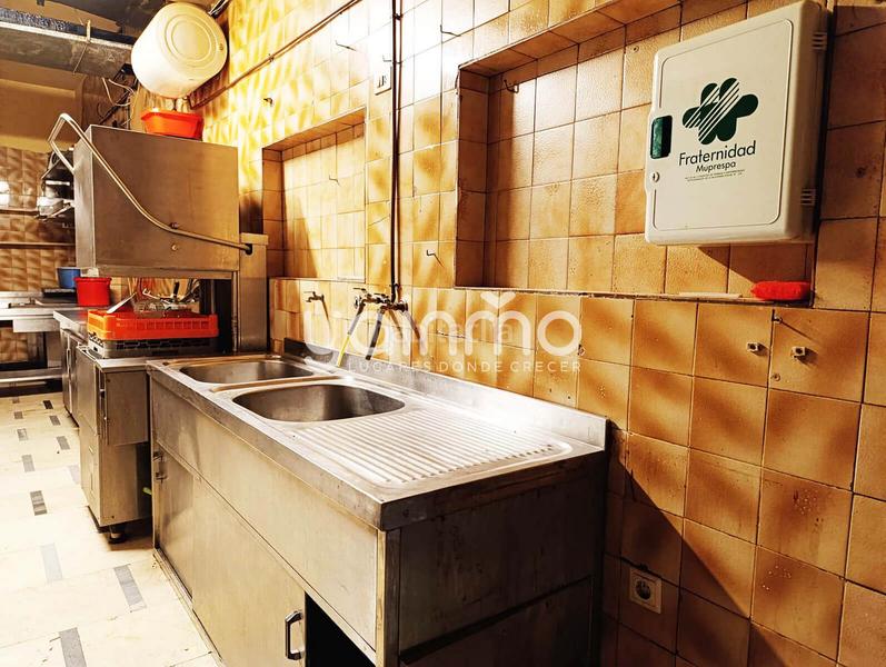 Foto e8b5a557-28c1-4a83-8a11-d71249e3515d. Local comercial a Avda de Madrid - Pº de la Estación Jaén