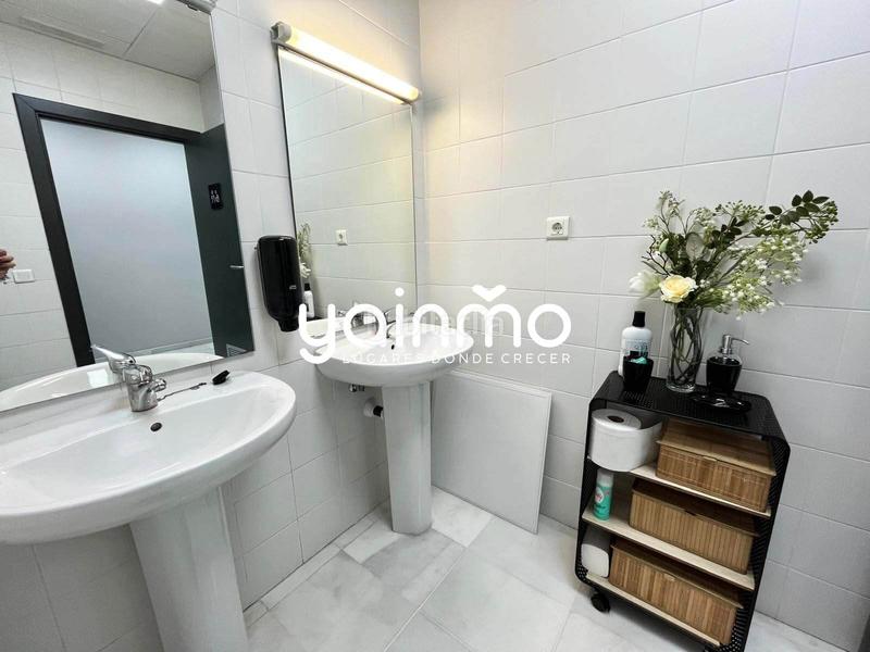 Foto 43540e6b-de36-42d1-8f31-4174347b2a60. Office space in calle esteban ramírez martínez 2 in Jaén