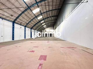 Bâtiment à usage industriel à Renfe - Bulevar 1ª y 2ª Fase. Se vende nave industrial de 1050 m2 | polígono los olivares