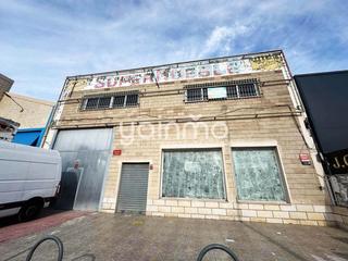 Rent Industrial building in Renfe - Bulevar 1ª y 2ª Fase. Se alquila nave industrial de 1200 m2 en la calle principal del