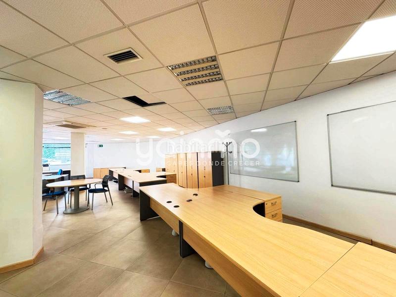 Foto 2ab957a6-a442-4a92-8b14-13e3cbce9cf0. Alquiler local comercial  en alquiler frente al teatro infanta leonor en Jaén