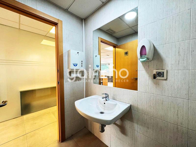 Foto 4056cc55-f1f1-4808-ab21-54f80b832ca0. Alquiler local comercial  en alquiler frente al teatro infanta leonor en Jaén