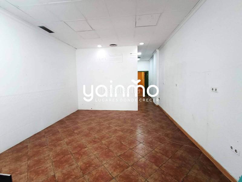 Foto 8956460a-1648-411a-b8da-79a7d1194f98. Alquiler local comercial se alquila local comercial de 114 m2 muy próximo a avda. andalucía en Jaén