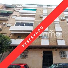 Pis a Calle martínez montañés 19. ¿buscas un piso amplio, bien ubicado y con posibilidades de refo