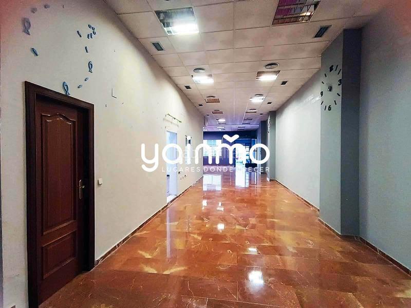 Foto dd6d469c-e6c5-4737-9268-03fff63d9db2. Alquiler local comercial  en alquiler – centro en Jaén