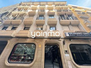 Pis  Calle federico de mendizábal. Se vende piso de 131 m2 con cochera en el centro de jaén