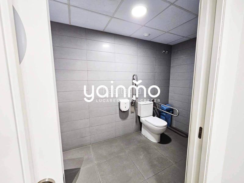 Foto 7b412411-ac55-447b-a632-43c8817aa0ad. Location local commercial dans Renfe - Bulevar 1ª y 2ª Fase Jaén