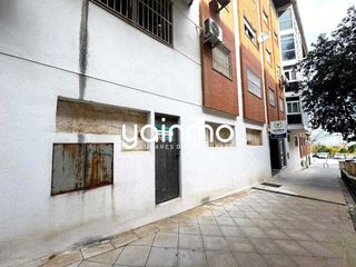 Lloguer Local Comercial a Valdeastillas - Fuentezuelas. Se alquila amplio local en bruto en las fuentezuelas