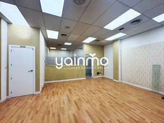 Miete Geschäftsraum  Calle navas de tolosa. Se alquila local comercial en zona prime del centro de jaén