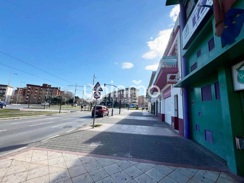 Foto f1a6a163-7533-4a94-b351-80d503fc21c4. Location bâtiment à usage industriel dans Renfe - Bulevar 1ª y 2ª Fase Jaén