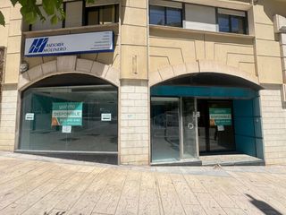 Local Comercial a Jaén - avenida de granada 10. Local comercial en venta en una de las avenidas más transitadas