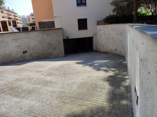 Aparcament cotxe en Santa Clotilde. Plaza de parking grande en santa clotilde