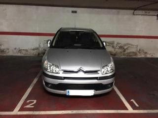 Aparcament cotxe a Centre. Plaza entre lineas