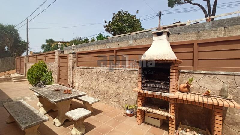 Foto 48ff2572-773a-40a5-bbf1-df308d530bbf. Casa amb xemeneia aparcament a Aiguaviva Parc Vidreres