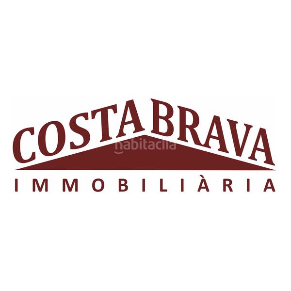 Foto b97e99e0-138c-4dc5-b885-ea33bdce1234. Casa amb xemeneia aparcament a Aiguaviva Parc Vidreres