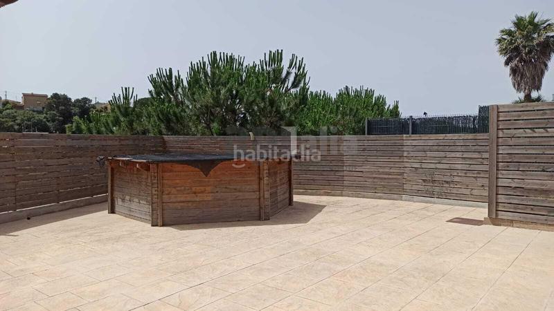 Foto bf664630-aa5d-4e33-af04-dca27a17d0c1. Casa amb xemeneia aparcament a Aiguaviva Parc Vidreres