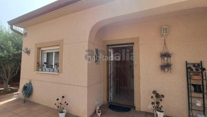 Foto fc465fa6-4120-4b26-87e4-64c7e3e1e944. Casa amb xemeneia aparcament a Aiguaviva Parc Vidreres