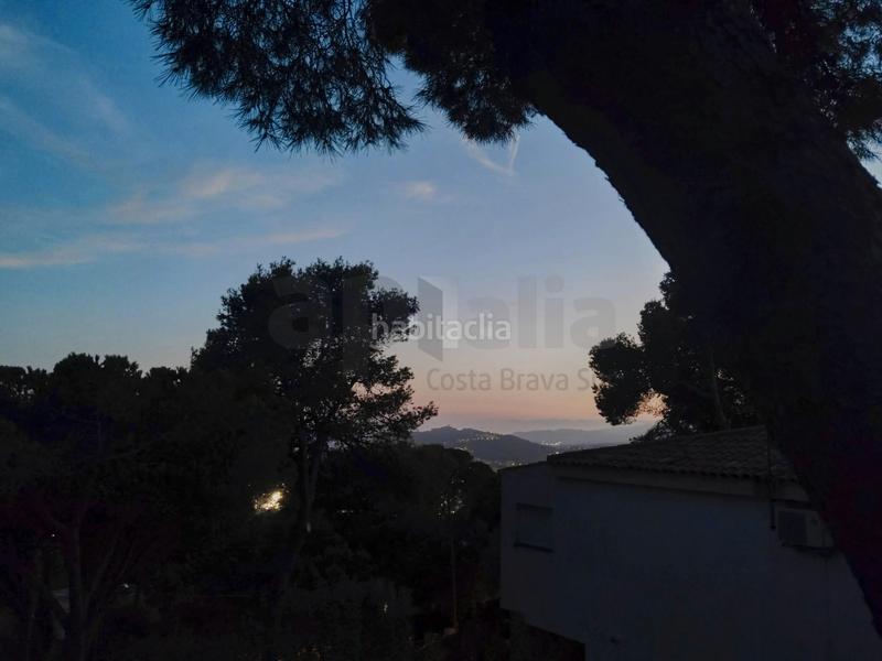 Foto ec523575-eac6-43f0-adff-c5df8ef50c9d. House with fireplace heating parking pool in Roca Grossa Lloret de Mar