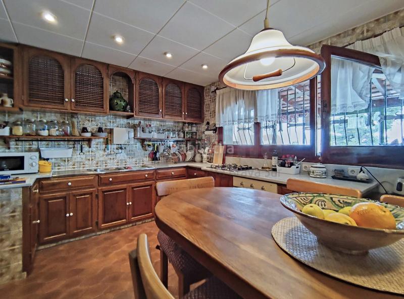 Foto c86f459f-1ad5-4ccc-ae92-9dd2c991e06a. Maison avec cheminée chauffage parking piscine dans Lloret de Mar