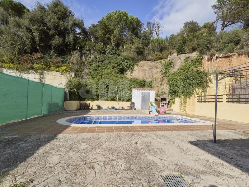 Foto 573843ff-5c26-416c-a895-30eaacea0a52. Chalet avec cheminée chauffage parking piscine dans Vidreres