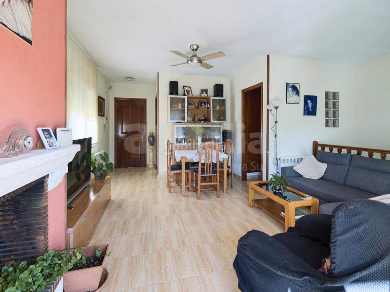 Foto b9345ff4-bb27-4ffe-925f-856cef2c8845. Chalet con camino riscaldamento parcheggio piscina in Vidreres