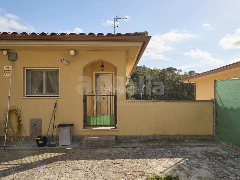 Foto a988f01c-2f73-4842-9716-c255724f65ef. Xalet amb xemeneia calefacció aparcament piscina a Vidreres