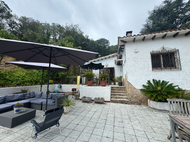 Foto ce5bd663-6eb4-466f-838b-6d5aa9193b18. Xalet amb xemeneia calefacció aparcament piscina a Lloret de Mar