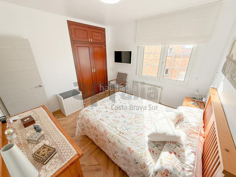 Foto a8b1b355-8090-42bc-87eb-4e2d271b2a38. Attico con camino riscaldamento parcheggio in Centre Lloret de Mar