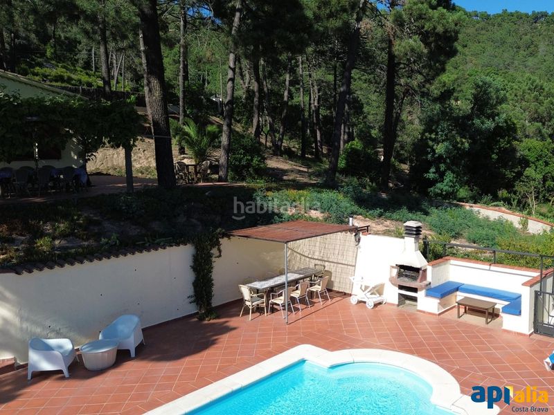 Foto 361a9a96-eccc-4c22-8834-0461dd45a619. Casa amb xemeneia calefacció aparcament piscina a Lloret de Mar