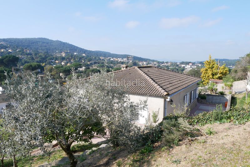 Foto b96d491e-6c93-412c-ad17-e296e7a11ba2. Casa amb xemeneia a Montbarbat Maçanet de la Selva