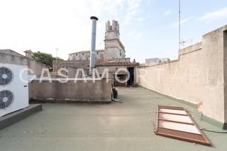 Casa  Carrer st genis. Casa centrica con gran terraza para reformar en torroella de mon