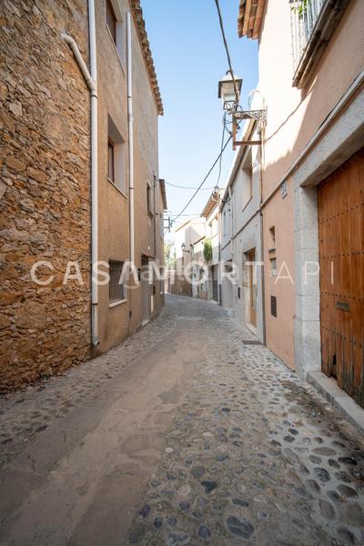 Foto 9574ec2a-2cd0-4320-9285-52e629d05a38. House with parking in Torroella de Montgrí