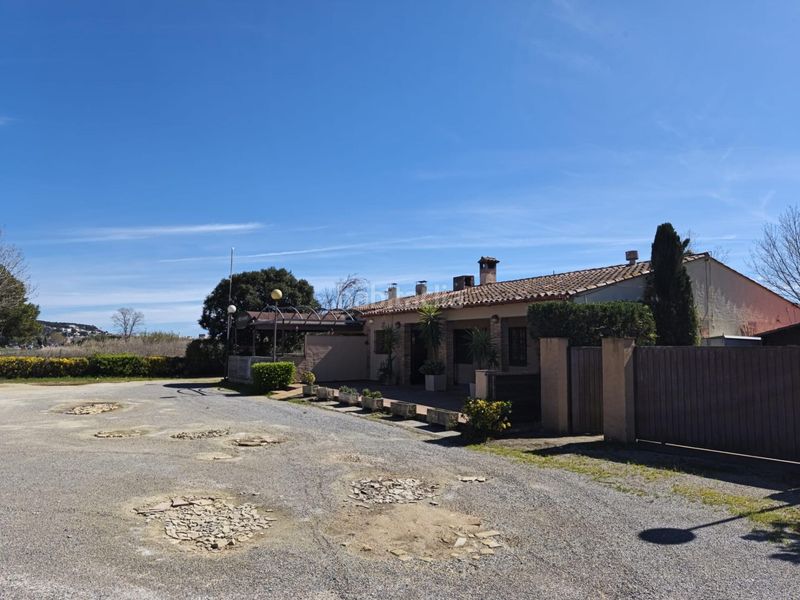 Foto b544690d-203c-4e2c-8eb1-2ac6067f80ba. Local comercial local en venta al lado de l en l´Estartit poble Estartit