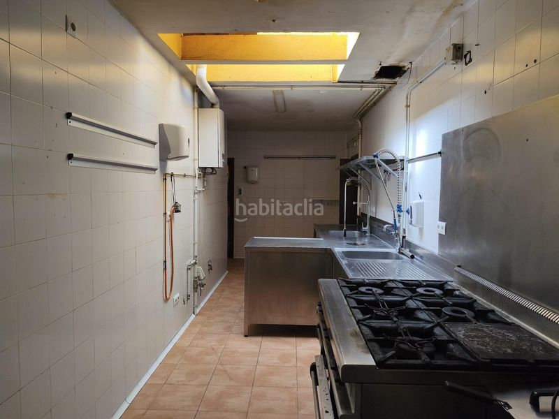 Foto f4ebd28d-6925-4fb6-89d7-85e456e57254. Local comercial local en venta al lado de l en l´Estartit poble Estartit