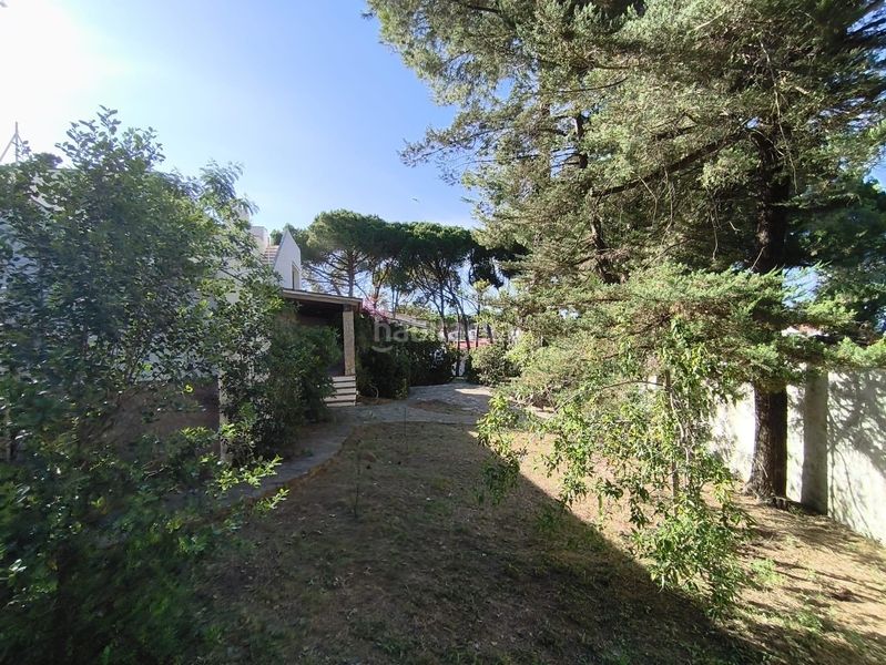 Foto 64303a34-14c0-4d3d-a423-3dc2c8db5729. Xalet amb piscina a Riells Escala (L´)