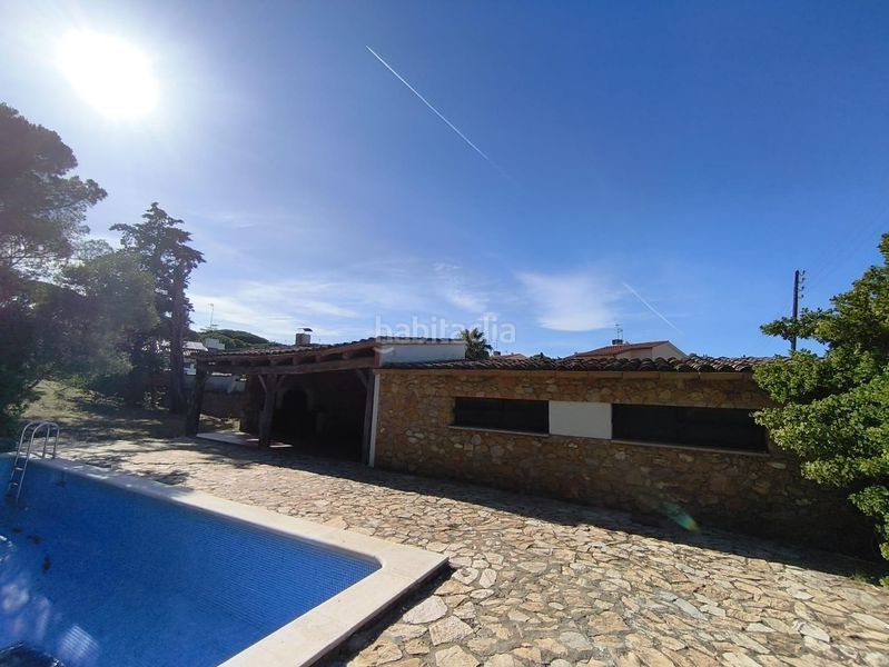 Foto a86c1147-0dad-4ed1-9353-90b5944ddf48. Xalet amb piscina a Riells Escala (L´)