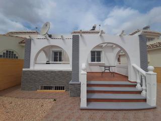 Semi detached house in Calle Los Alcazares