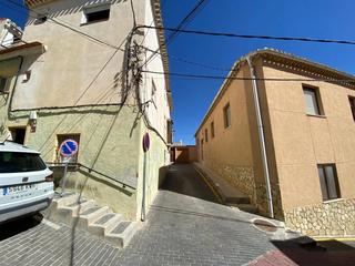 Casa en Calle almendros 11. Oportunidad de piso en moratalla tu refugio montas en moratall