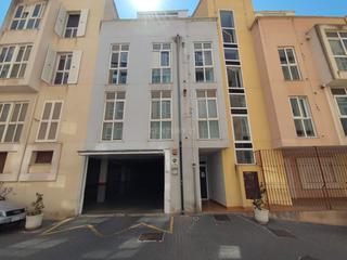 Aparcament cotxe a San crispín 2