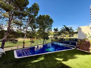 Chalet in Calle lirios 30. Exclusivo chalet en primera línea de golf en altorreal, murcia