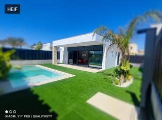 Chalet in Avenida murcia. Villas aqua en la quinta