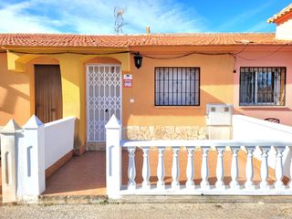 Casa aparellada a (nog) campo arriba. Pareado en caravaca de la cruz