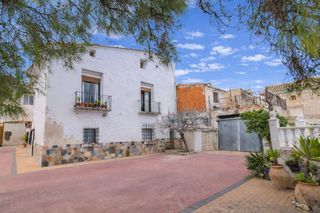 Maison à Cuesta partidor 4. Inversión única en cehegín edificio con piscina y parking en ple