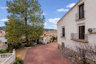 Maison à Cuesta partidor 4. Inversión única en cehegín edificio con piscina y parking en ple
