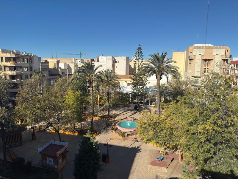 Foto e22ae1f5-6667-45d5-9d5c-f3aec21535af. Edifici a plaza constitucion de la 7 a Centro - Muelle Pesquero Torrevieja